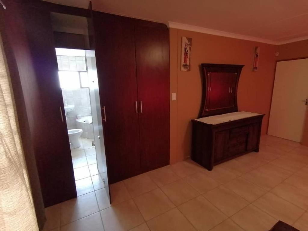 Jjp Self Catering - Three Bedroom House Luderitz Luaran gambar