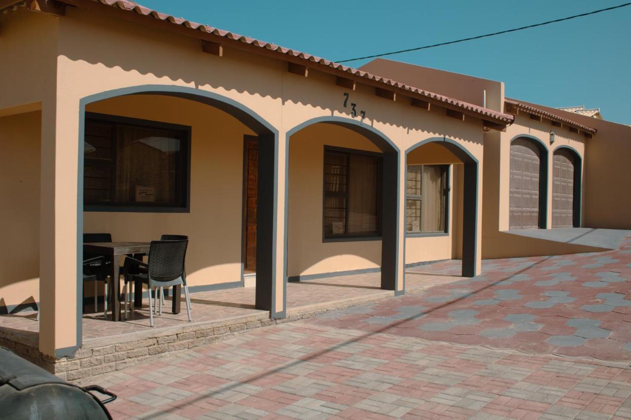 Jjp Self Catering - Three Bedroom House Luderitz Luaran gambar