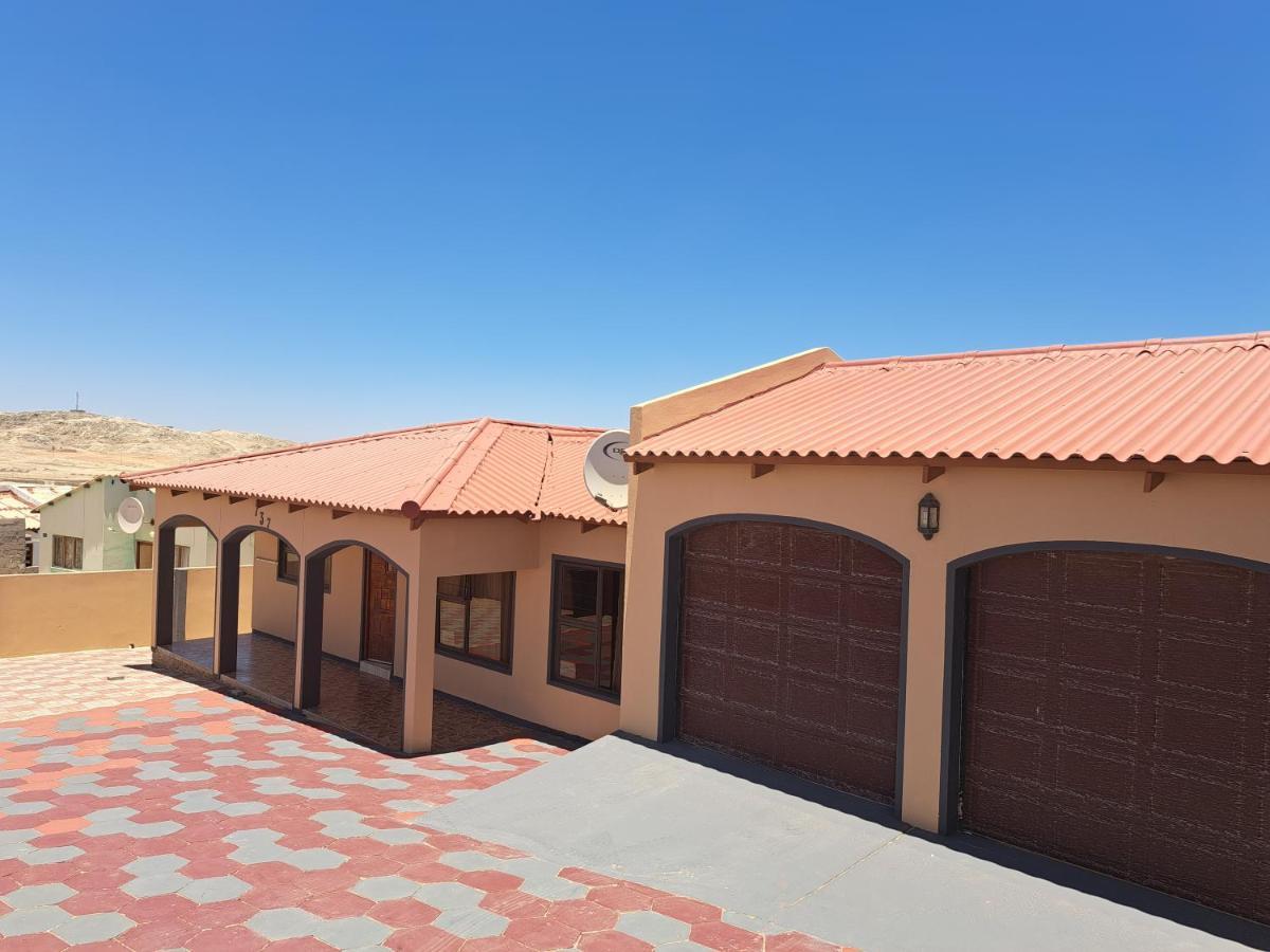 Jjp Self Catering - Three Bedroom House Luderitz Luaran gambar