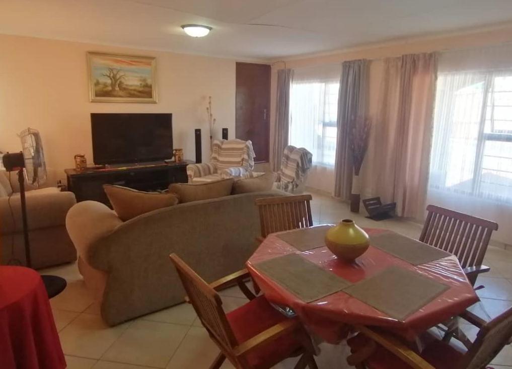Jjp Self Catering - Three Bedroom House Luderitz Luaran gambar